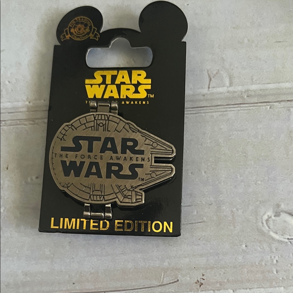 Disney Star Wars Limited Edition Pin - Black and Gold